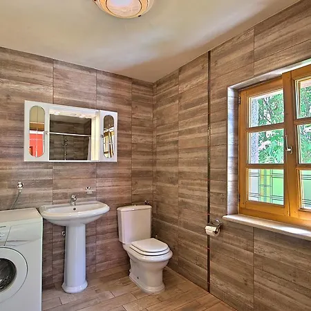 Angela E Giovanni Vižinada